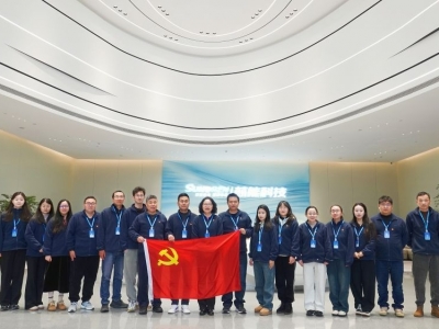 龙天信达科技党支部开展“新园启新程，，，绿能践初心”主题党日活动