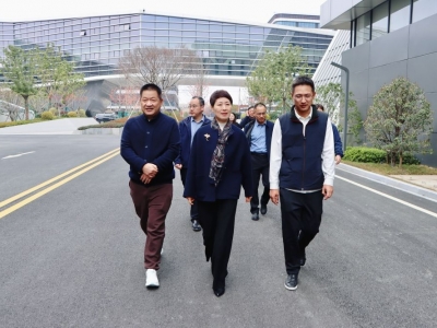 海宁市政协主席杨琳琳一行莅临龙天信达科技参观交流